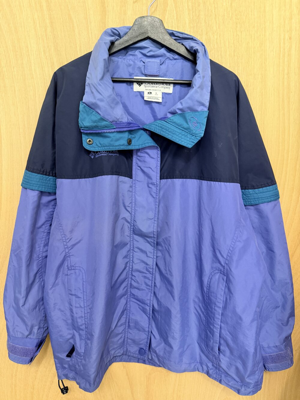 Columbia防風外套