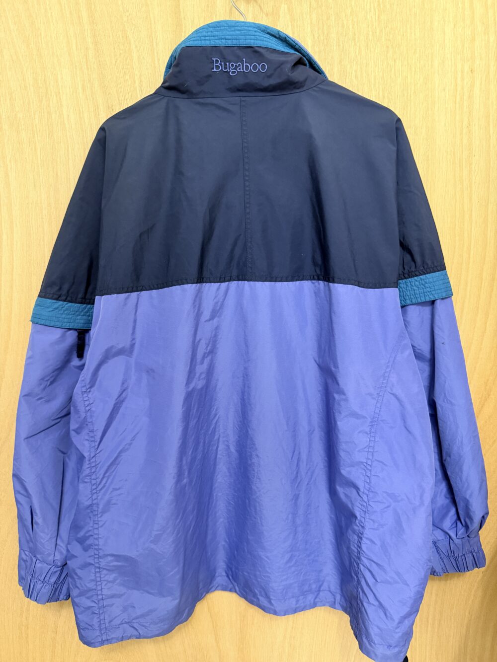 Columbia防風外套