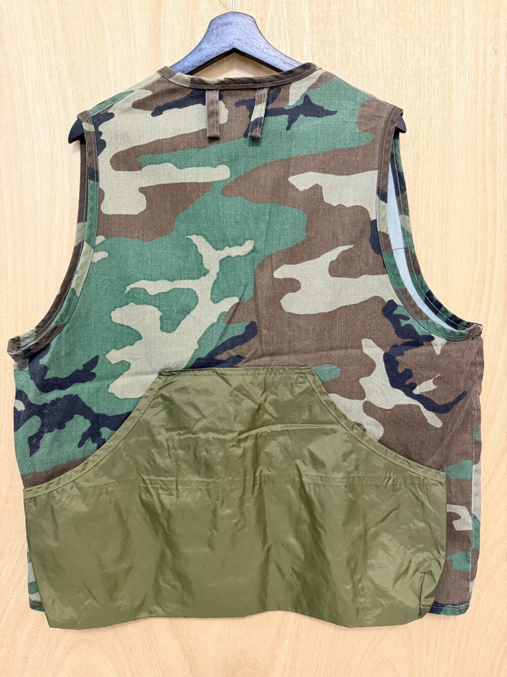 多口袋迷彩背心