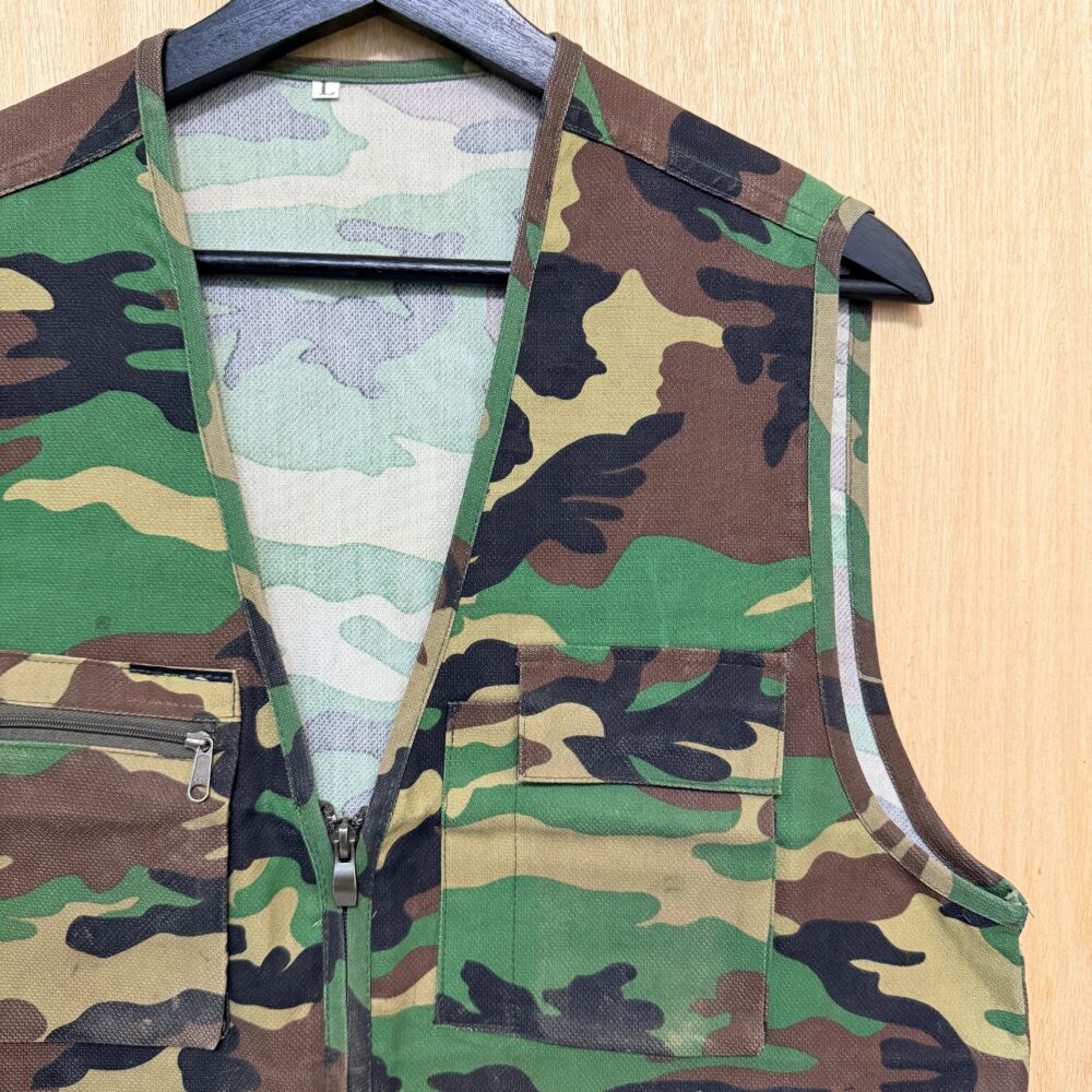 多口袋迷彩背心