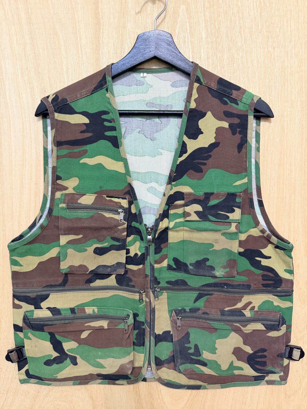 多口袋迷彩背心