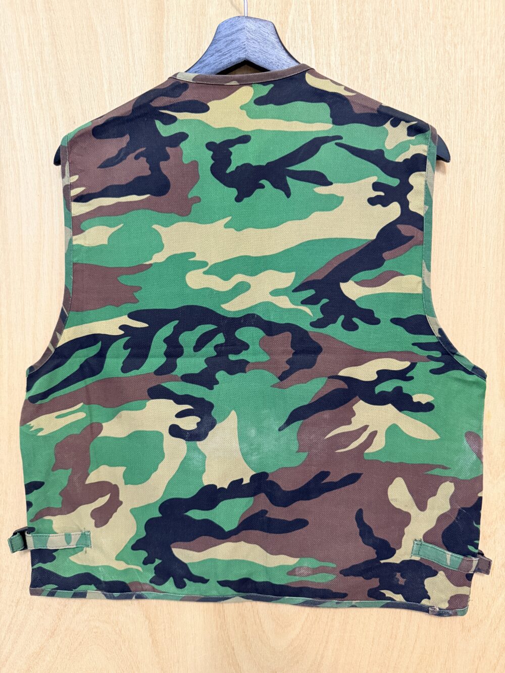 多口袋迷彩背心
