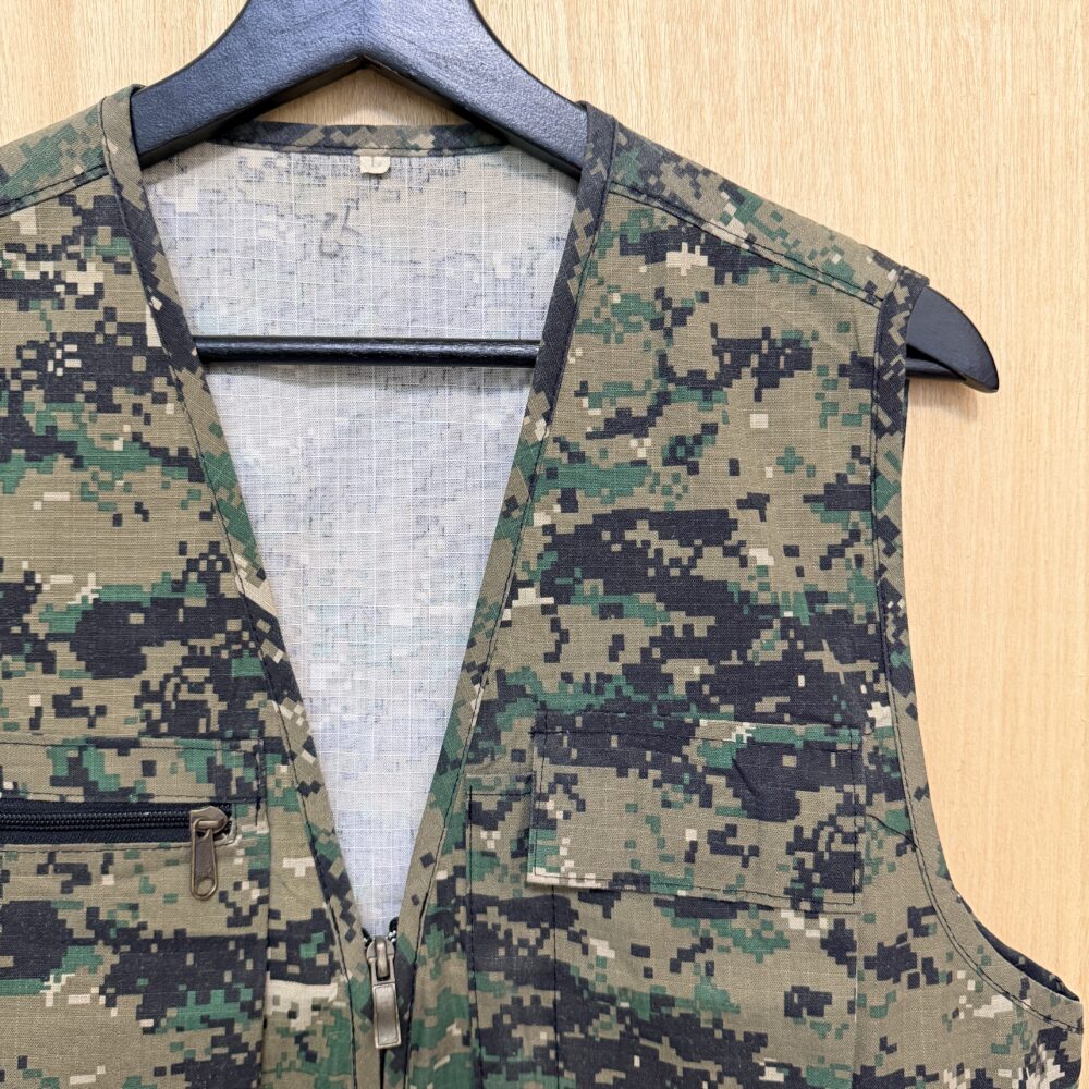 多口袋迷彩背心